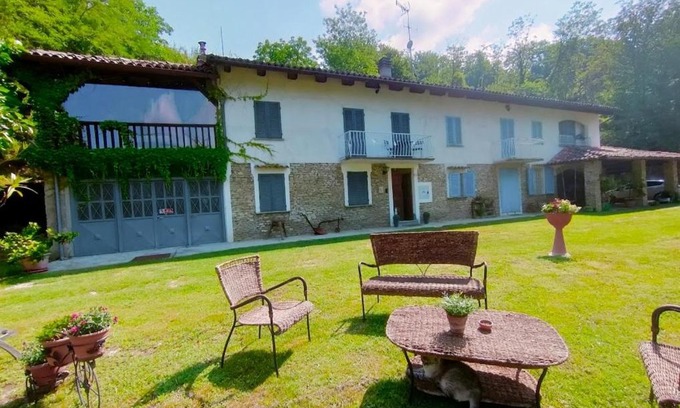 Santo Stefano Belbo House | Il mestiere di vivere -casa vacanze-