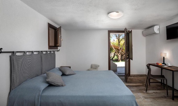 Baja Sardinia Bed & Breakfast | Il Mirto