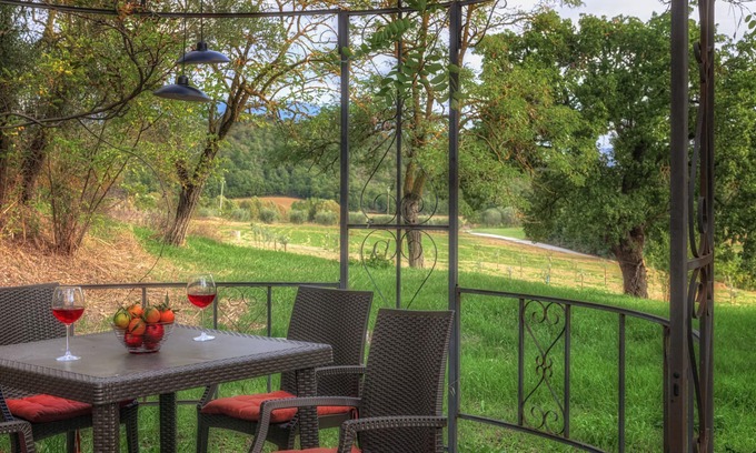 Collesanto Apartment | Il Rustico: converted Umbrian taverna