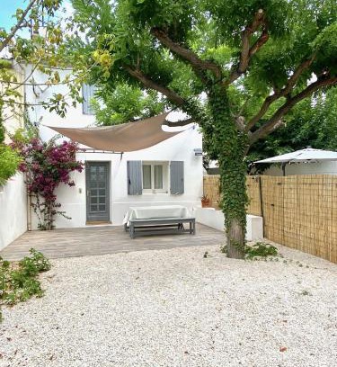 Ensues-la-Redonne Apartment | Il y a le Soleil, la Campagne et la Mer …1