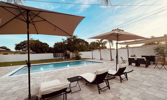 South Bradenton House | Ila's Beach House: Near IMG-Heated Salt Pool- Pets OK-Modern Organic Smart Home