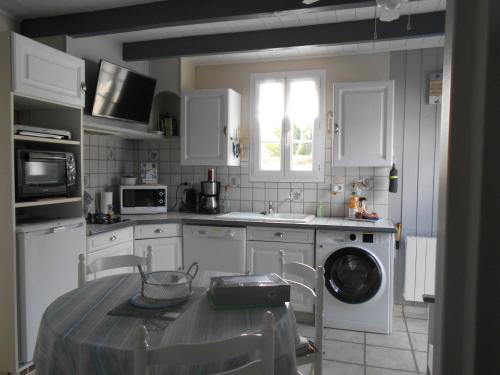 Saint-Martin-de-Re House | ILE DE RE, LA DANAE, VELOS, WIFI, POSSIBILITE CUISINE, LINGE, PARKING gratuit