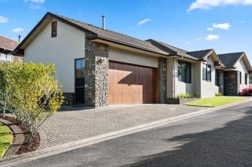 Lynmore House | Iles Inn