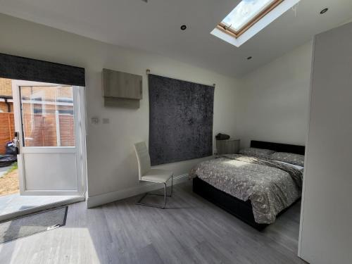 Valentines Apartment | Ilford Town Centre Studio