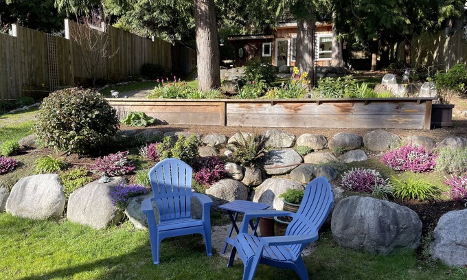 Gibsons House | Illahee - Beautiful ocean front cottage