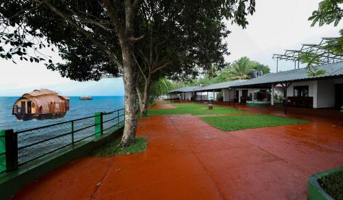 Kumarakom Hotel | ILLIKKALAM Lakeside Cottages Kumarakom Kerala