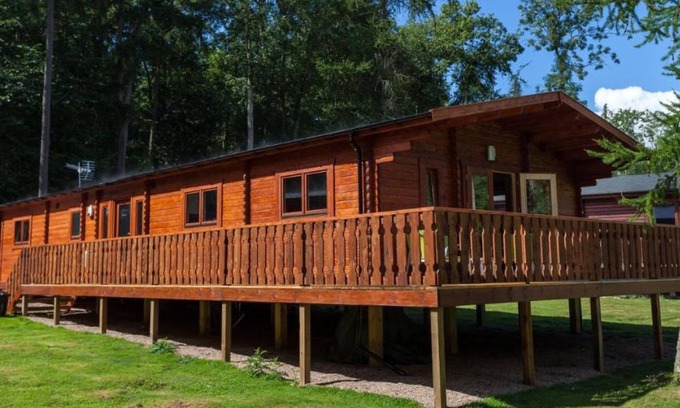 Kenwick Cabin | iLodge 73 - Luxury Log Cabin with Hot Tub and Woodburner 🏡