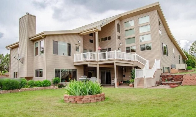 New Harmony House | Imaculate home on 20 acres one mile off 1-15, minutes from Kolob Canyon.
