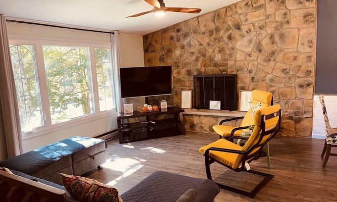 Tunkhannock Township House | IML -NearJim Thorpe-Pets Allowed🐕🦺 Free, Sleeps10