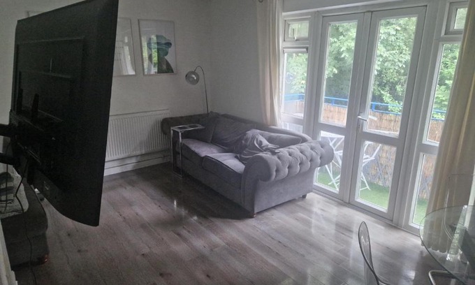 Waltham Forest Apartment | Immaculate 1-Bed Apartment in Woodford Green