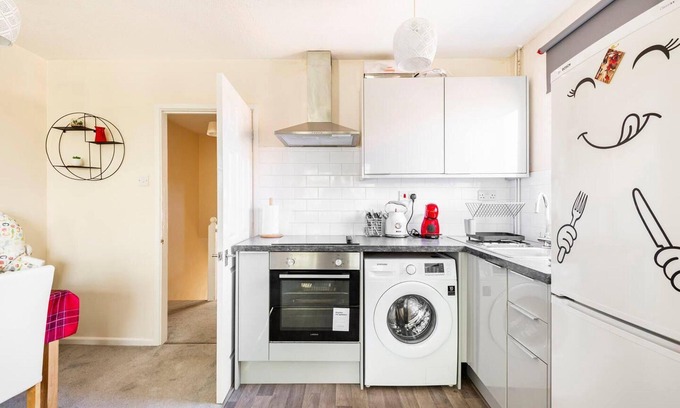 Bletchley House | Immaculate 2 - Bedroom House in Milton Keynes