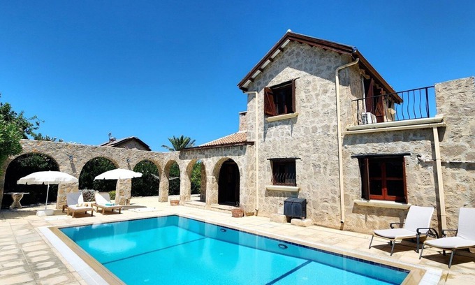 Karsiyaka Villa | Immaculate 3 bedroom stone villa within walking distance to the sea