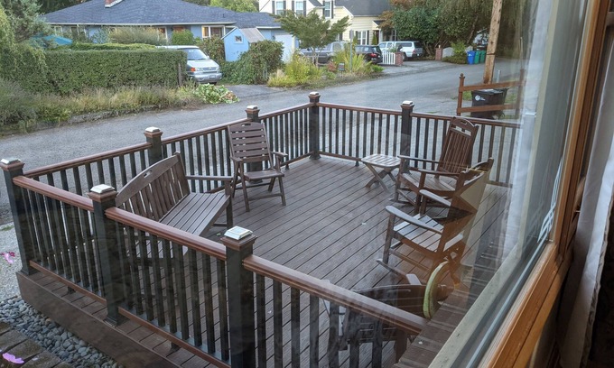 Olympia Condo | Immaculate and many extras in "pleasantville" neighborhood