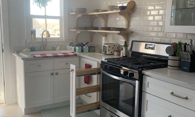 Cheyenne House | Immaculate Cozy Home Sleeps 1-4