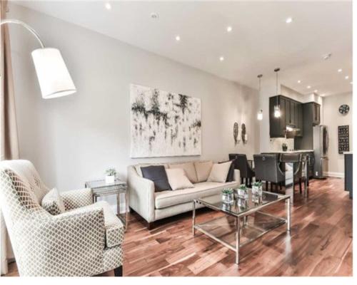 Lawrence Park House | Immaculate Executive Townhouse 3Br&3Ba at Lawrence Park