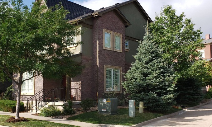 Westridge House | Immaculate, fully furnished oversized Brownstone's Town Home in Highlands Ranch