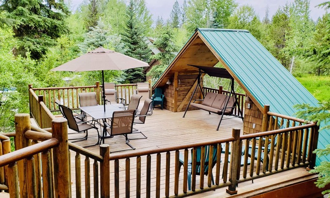 McCall Cabin | IMMACULATE MCCALL CABIN-Very Close to Downtown/Lake/Skiing - “The Cabin’s House”