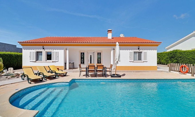 Aljezur House | IMMACULATE SPACIOUS THREE BEDROOM VILLA WITH POOL