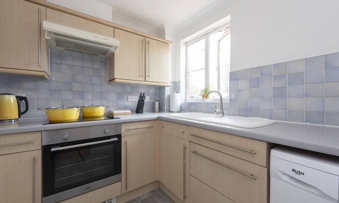 Newham House | Immaculate Two Bedroom House with Garden and Private Parking