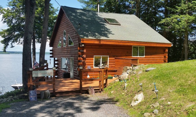 Vassalboro House | Immaculate View On Webber Pond With Boat Rental Option