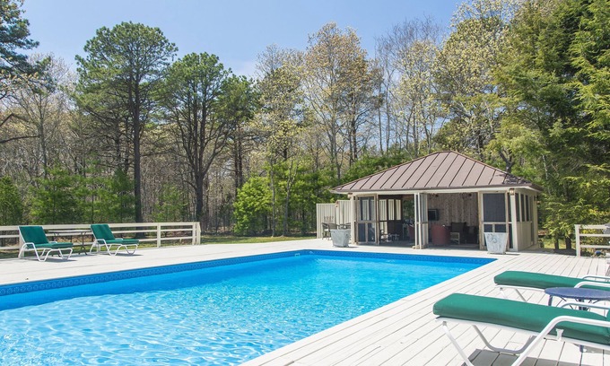 Wainscott Woods House | Immaculate Wainscott House - Walk to Beach! Available this Summer!