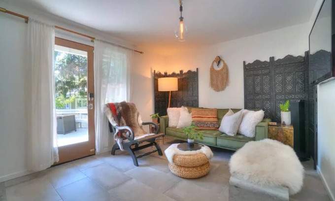 Wedgwood Apartment | Immerse yourself in a stylish experience at this clean, centrally located suite