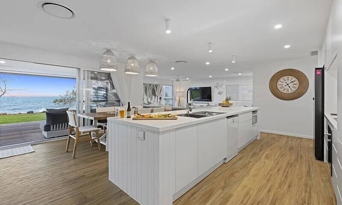 Bargara Apartment | Immerse yourself in absolute sea front indulgence with uninterrupted ocean views
