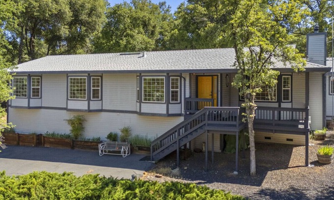 Groveland House | Immerse Yourself in Nature's Poetry