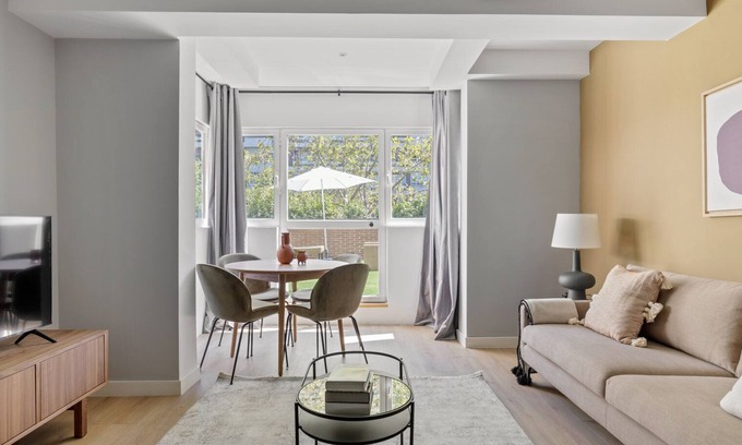 El Viso Apartment | Immpecable Chamartín 2BR w/terrace, by Blueground