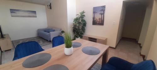 Ladysmith Apartment | Impala Suite -Entire Unit- 2 bedroom with 1 ensuite bathroom