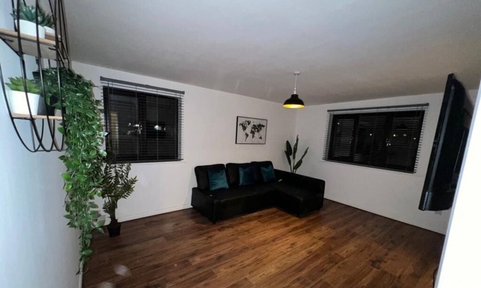 Grays Apartment | Impeccable 2-Bed Apartment in Grays, London
