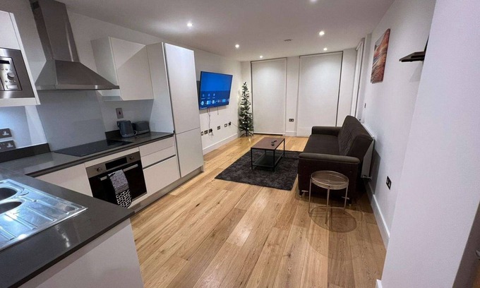 Erith Apartment | Impeccable 2-bed Apartment in Erith
