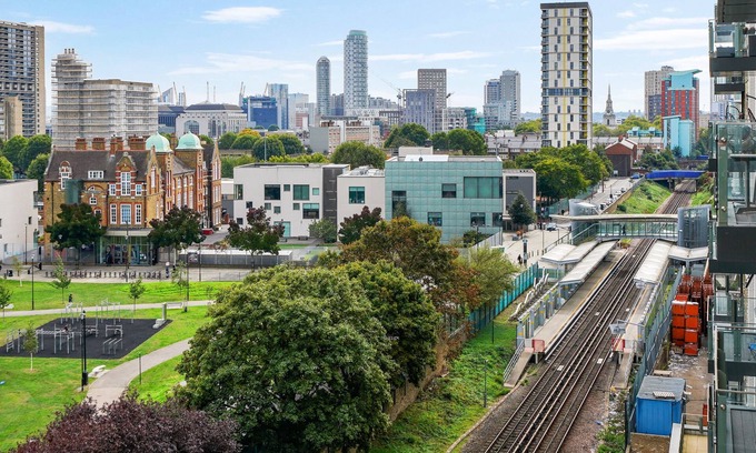 Lansbury Apartment | Impeccable Flat Near Canary Wharf and the City