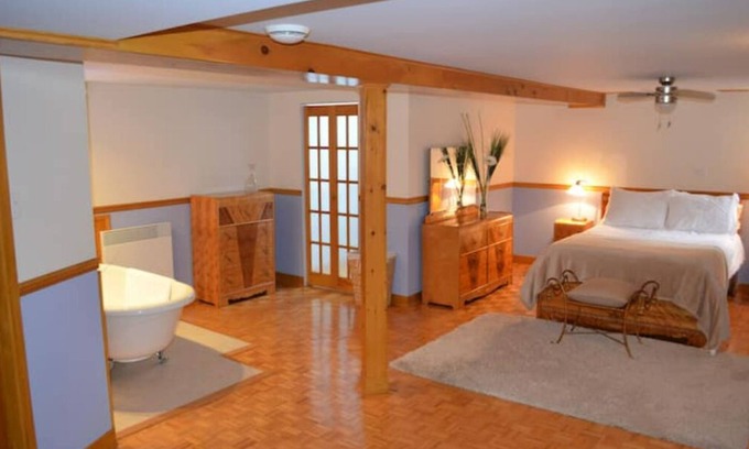 LaSalle House | Impeccable! Maison Champêtre Face au Fleuve!