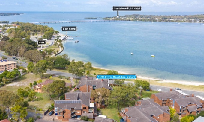 Bellara House | IMPECCABLE WATER VIEWS /PRIME LOCATION
