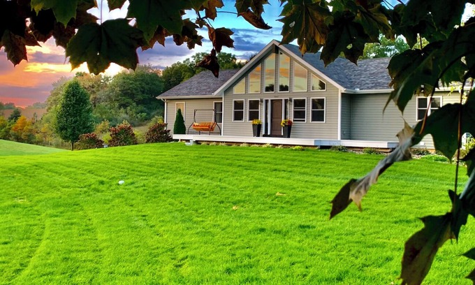 New Carlisle House | Impressive 3 bdr/3bth 25 mins from ND & beaches. Workout, game room, spa, & deck
