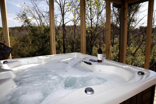 Equality House | Impressive Secluded Cabin with Hot-tub in Herod, Illinois