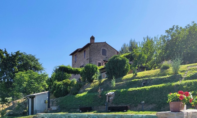 Assisi Villa | In a large park and with a swimming pool with spectacular views of the valley.