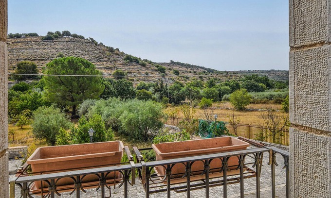 Casa Papa House | In a quiet location, near Modica and Ragusa, this beautiful and classic stone house welcomes you.