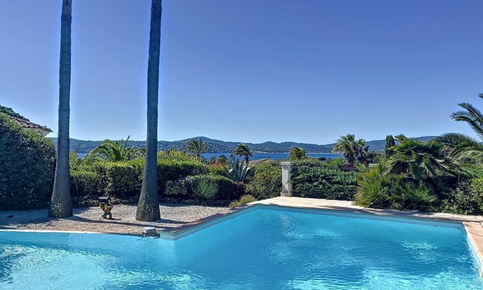 Guerrevieille House | In a residential area, near the beach, beautiful 5 bedroom villa with swimming pool, sea view