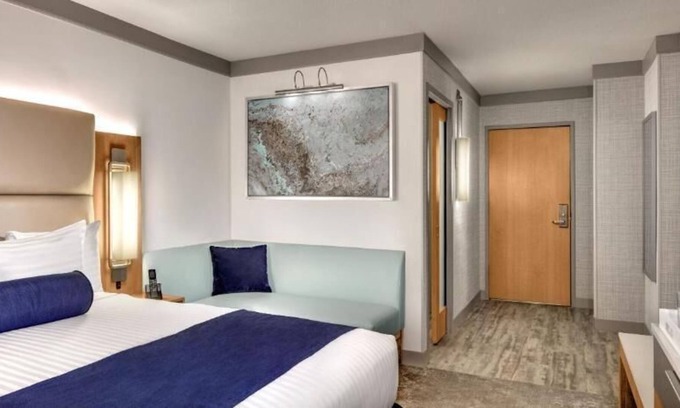 Gateway District House | In “Entertainment Capital of the World!” 2 Pools, Casino, Close to Mob Museum