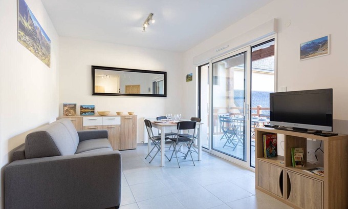 Peyragudes Apartment | In Loudenvielle, modern apt, near cable car, parking, wifi