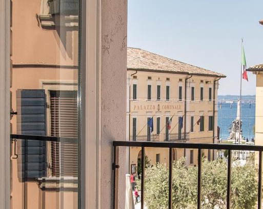 Lazise Old Town Apartment | IN PIAZZA appartamento con vista
