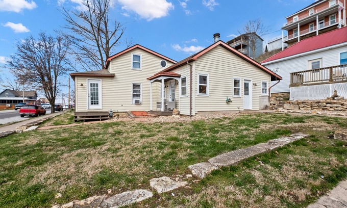 Grafton House | In the center of all Historic Main Street has to offer