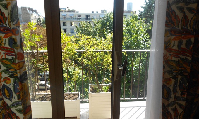 Neuilly-sur-Seine Hotel | In the city, green and calm for a few days .