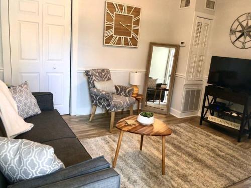 Downtown Dunedin Apartment | In the Heart of Downtown Dunedin One Bedroom Apt NO KIDS, NO PETS