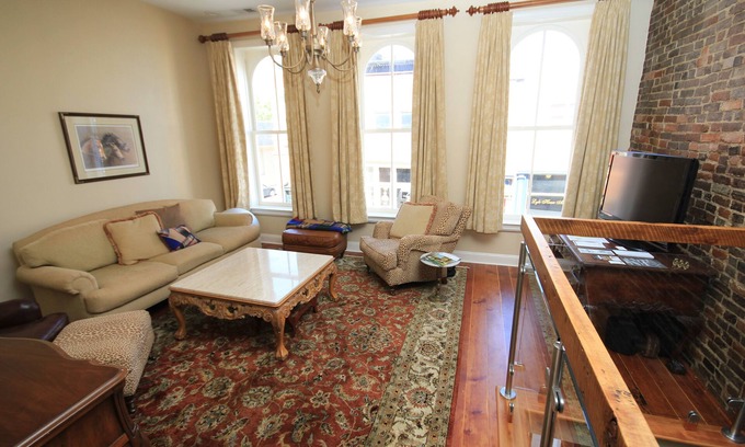 Paris Apartment | In the Heart of Historic Downtown Paris KY