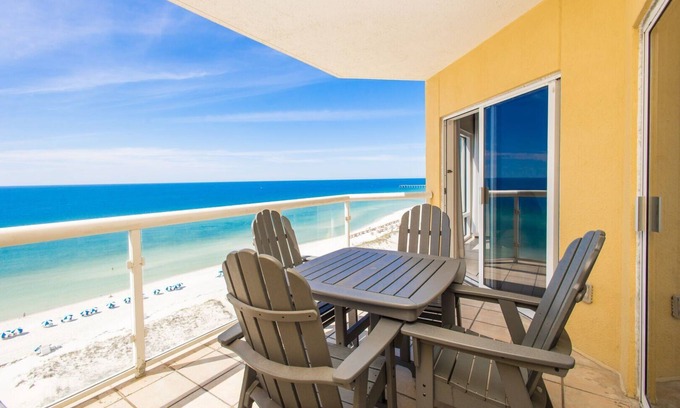 Pensacola Beach Condo | In the heart of Pensacola Beach! Emerald Isle 2Br/2ba