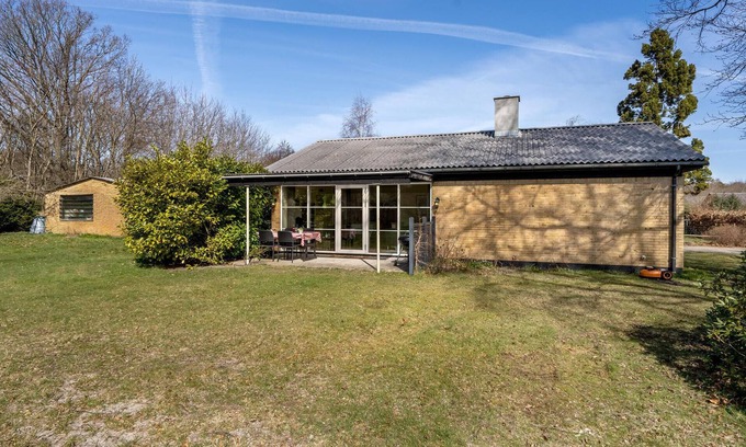 Læsø House | In the heart of the island of Läsö welcomes you this beautiful and inviting cottage with a large gar