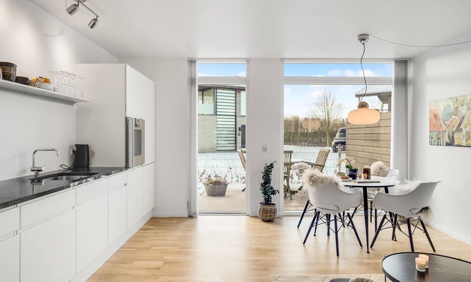 Nimtofte House | In the middle of Djursland we find this comfortable terraced house on 2 floors.